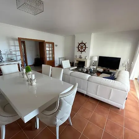 Condominio Encantador Com Piscina E Jardim Apartment