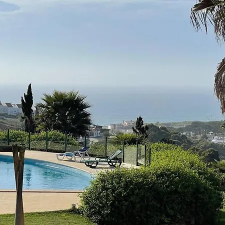 Condominio Encantador Com Piscina E Jardim Apartment