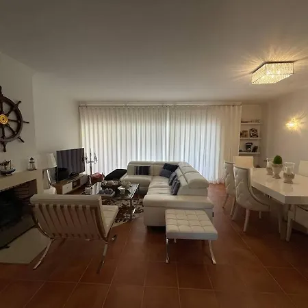 Condominio Encantador Com Piscina E Jardim Apartment *